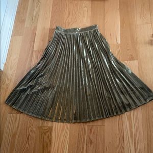 Gold shimmer pleated skirt. Size small